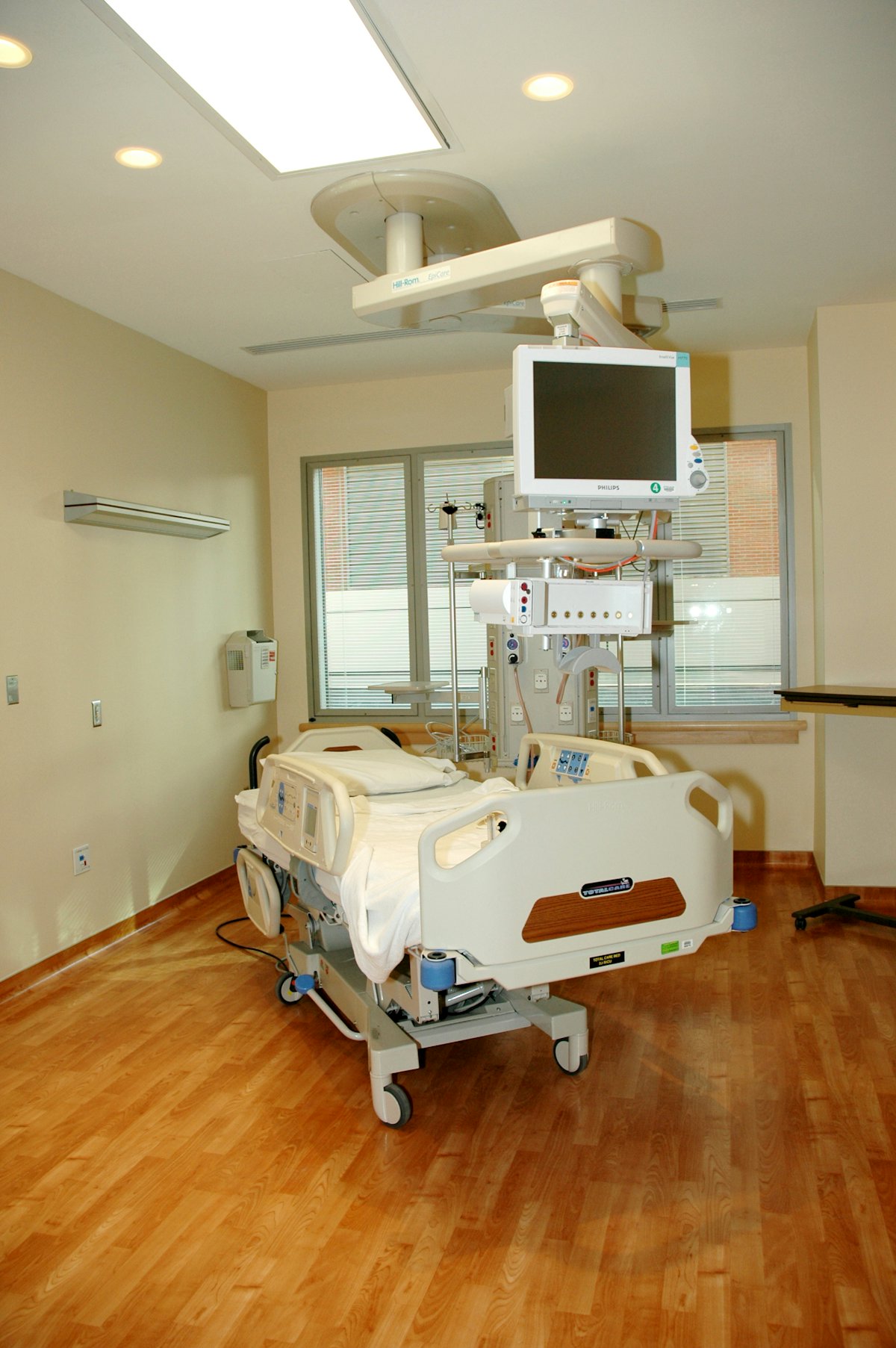 Patient monitoring equipment in a hospital room